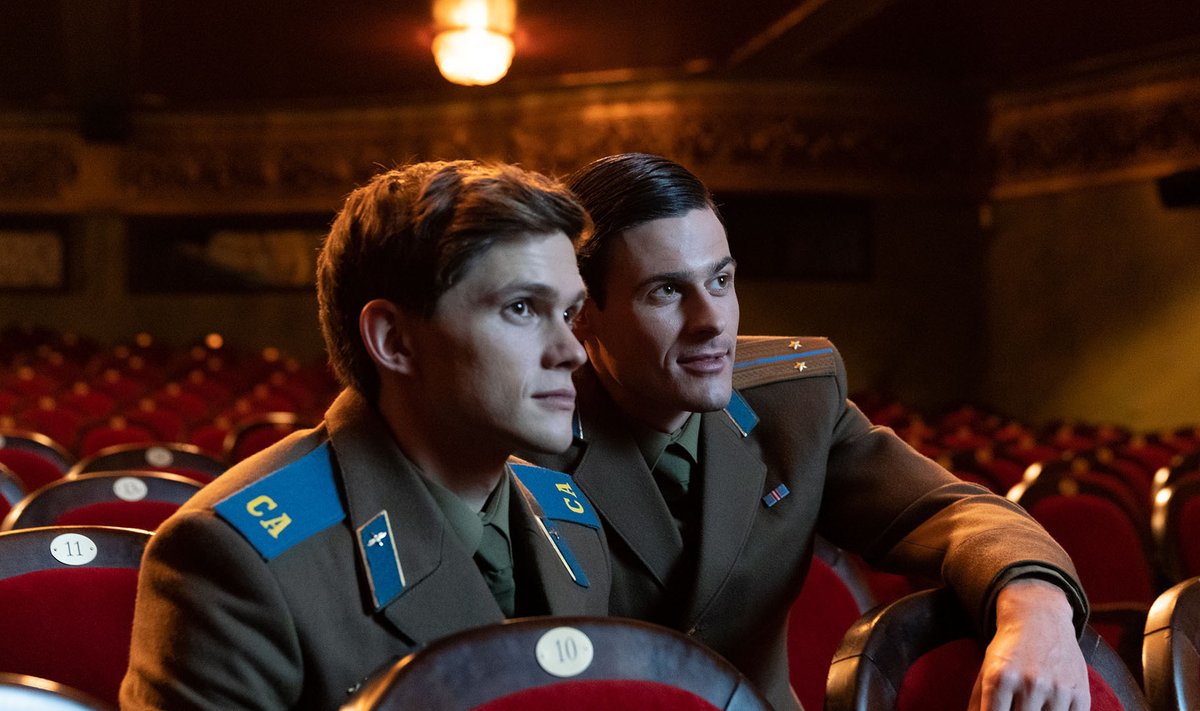 ARMUMINE ARMEES: „Tulilinnu“ peategelased Sergei (Tom Prior, vasakul) ja piloot Roman (Oleg Zagorodni).