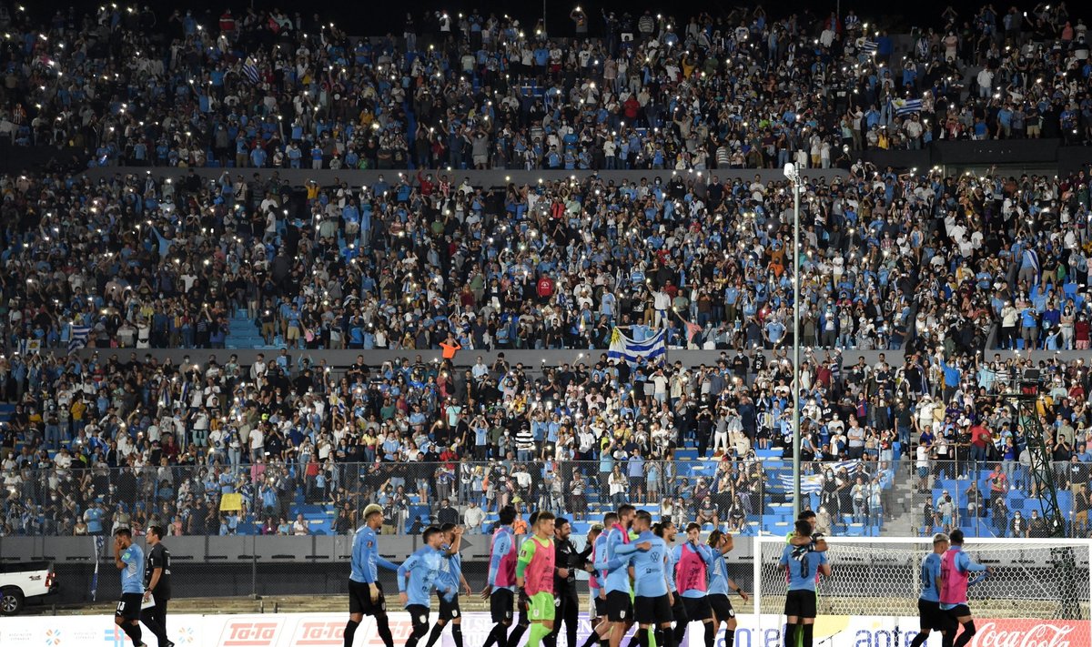 Uruguay koondis Centenario staadionil.
