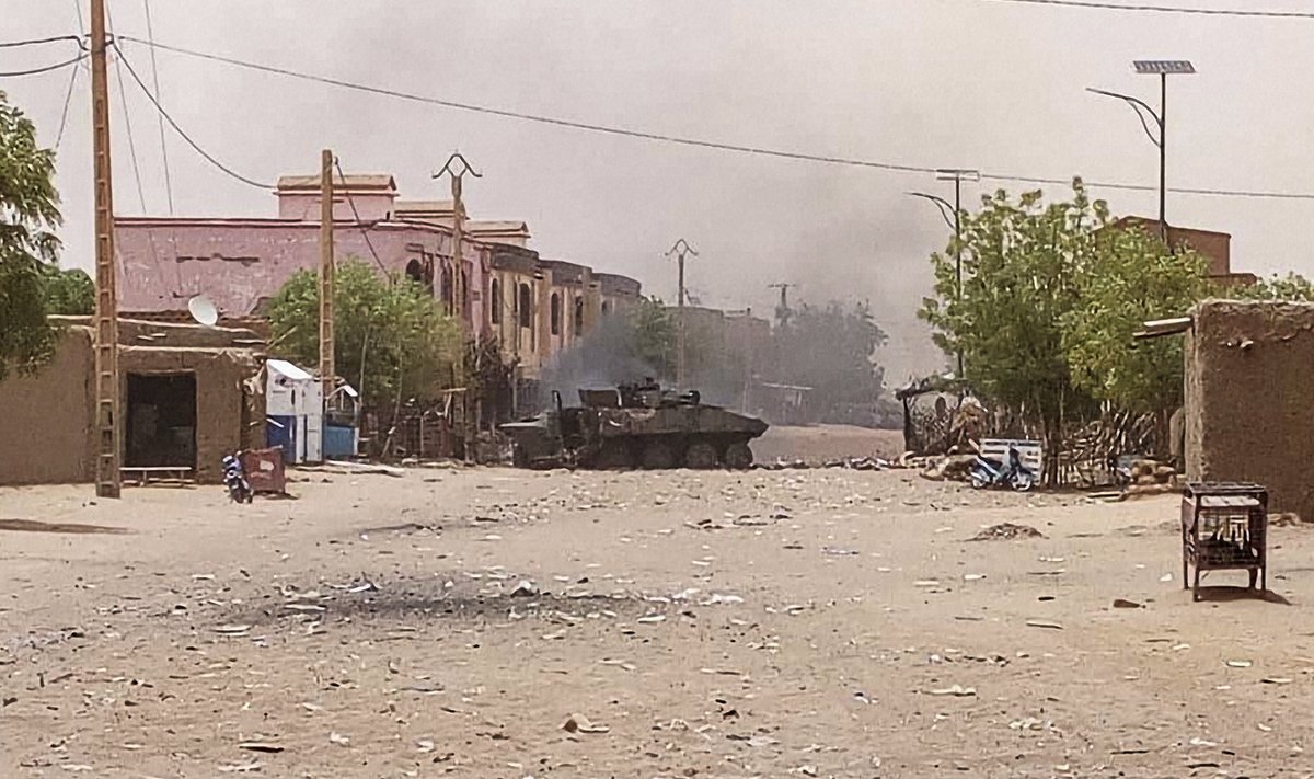 Уничтоженный взрывом БМП VBCI вооруженных сил франции, Гао, Мали