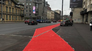 Велосипедистов просто не замечают в этом буйстве краски: что не так с новыми велосипедными дорожками в Таллинне?