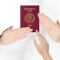 Российский паспорт токсичен, но от него не избавиться. Желающие получить эстонское гражданство попали в ловушку