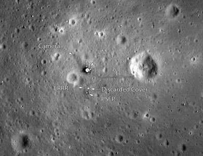 Satelliidi LRO foto jälgedest, mis Apollo 11 Kuule jättis (foto aastast 2012)
