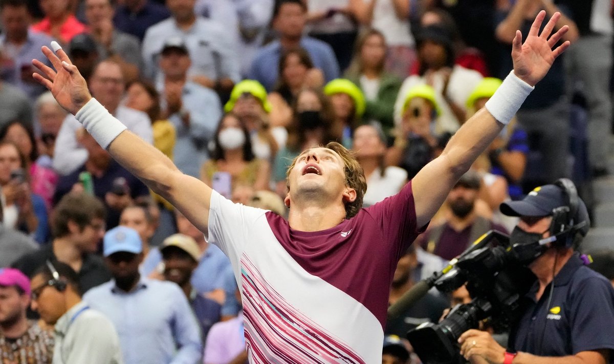 TENNIS/