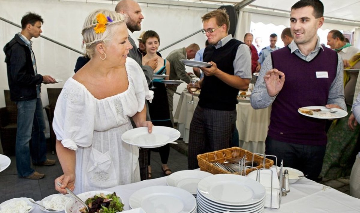 Evelin Ilves tahab Eesti toidu arendamisse kaasata ka tippkokad. Restorani Ö peakokk Dmitri Fomenko võtab meelsasti toidu teemal sõna.