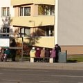 FOTO: Vanadaamid peavad bussipeatuses infotundi