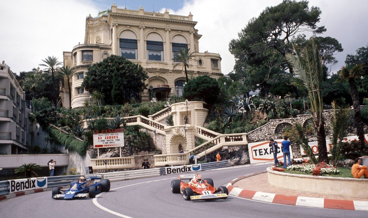 Niki Lauda (paremal) ja Rupert Keegan 1977. aasta Monaco GP-l.