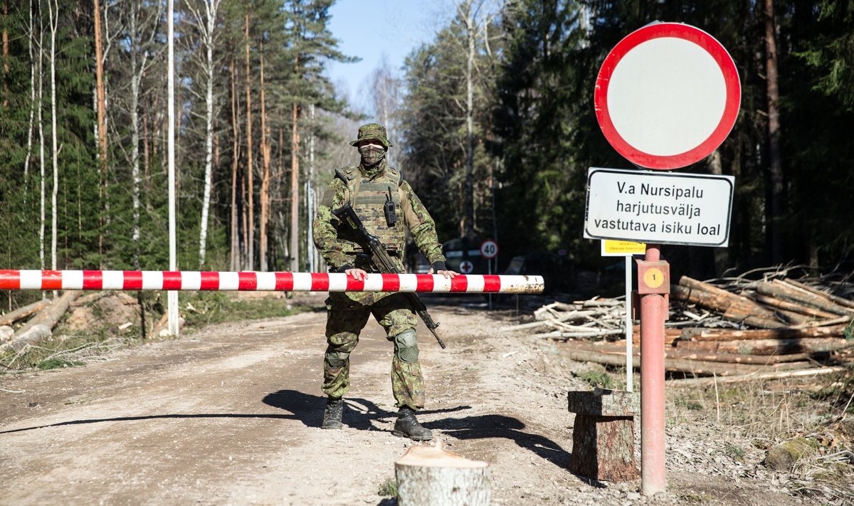 Lahinglaskmiste harjutamine Nursipalu harjutusväljakul