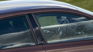 Ehmatavad numbrid: vaid kolmandik Eesti autojuhtidest ei kasuta sõidu ajal telefoni