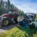 FOTOD | Märjamaal põrkasid kokku traktor ja kaubik. Liiklus on häiritud