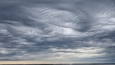 LUGEJATE FOTOD | Eestis nähti eile imekauneid asperitase pilvi – mis need on?