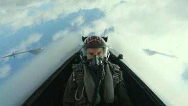 ARVUSTUS | Tom Cruise vajutas „Top Guni” jätkulooga gaasi põhja. Vaatajale jääb siiski siirupine kõrvalmaik