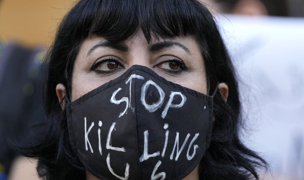 PROTEST LEVIB: Iraani naiste toeks protestiv Liibanoni naine Beirutis.