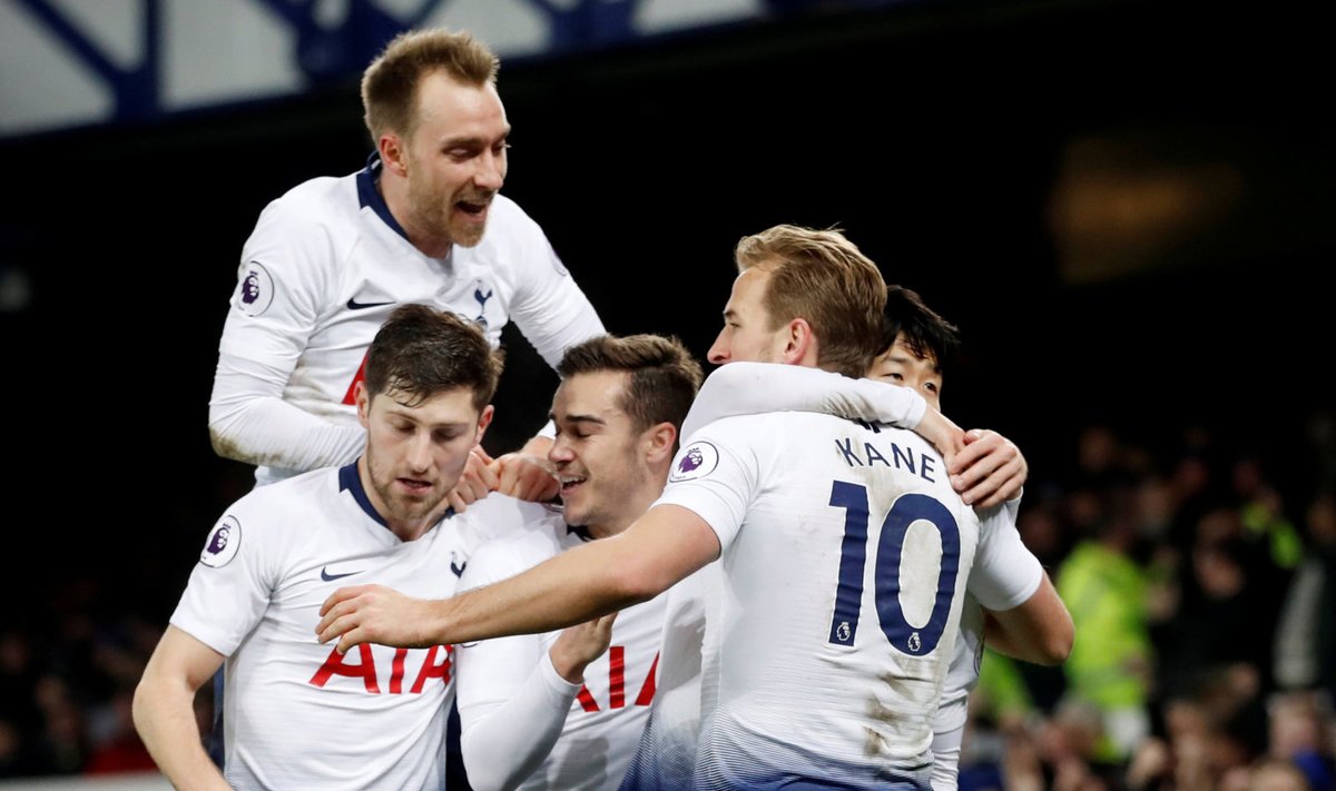 Tottenhami mehed tähistamas