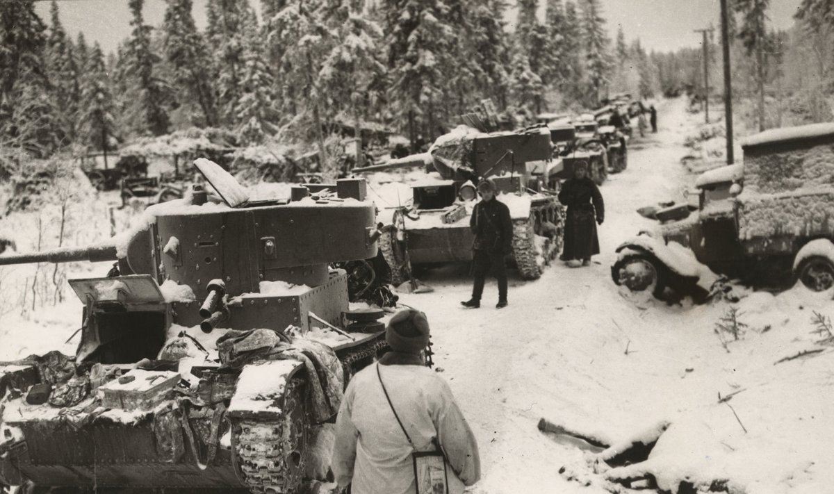 "Raatte ummik" Soomes 1940. aasta talvel, kus punaarmee tankikolonn puruks löödi. Foto: Library of Congress