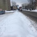 ФОТО | "К остановке не подойти!" Управа извинилась за плохую уборку снега