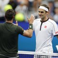 Federer loovutas teist mängu järjest autsaiderile seti, aga pääses kolmandasse ringi
