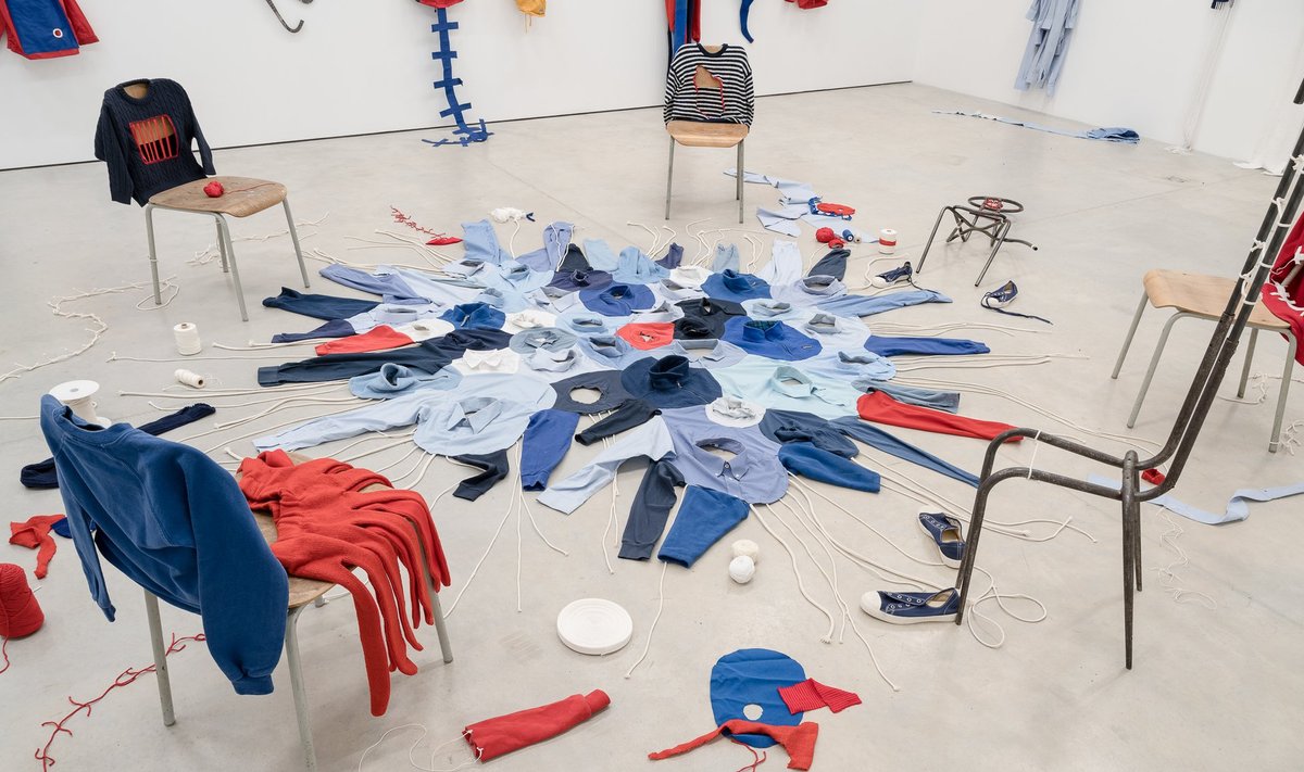 EMPAATIA JA KOOSTÖÖ: Tšehhi kunstniku Eva Koťátková „Empaatia taastamise tuba“ (2019) Temnikova &amp; Kasela galeriis põhineb lastega korraldatud töötoal.