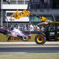 VIDEO | 300-kilomeetrise tunnikiiruse juures purunenud vedrustus põhjustas Briti GP kolmandal vabatreeningul üliraske avarii