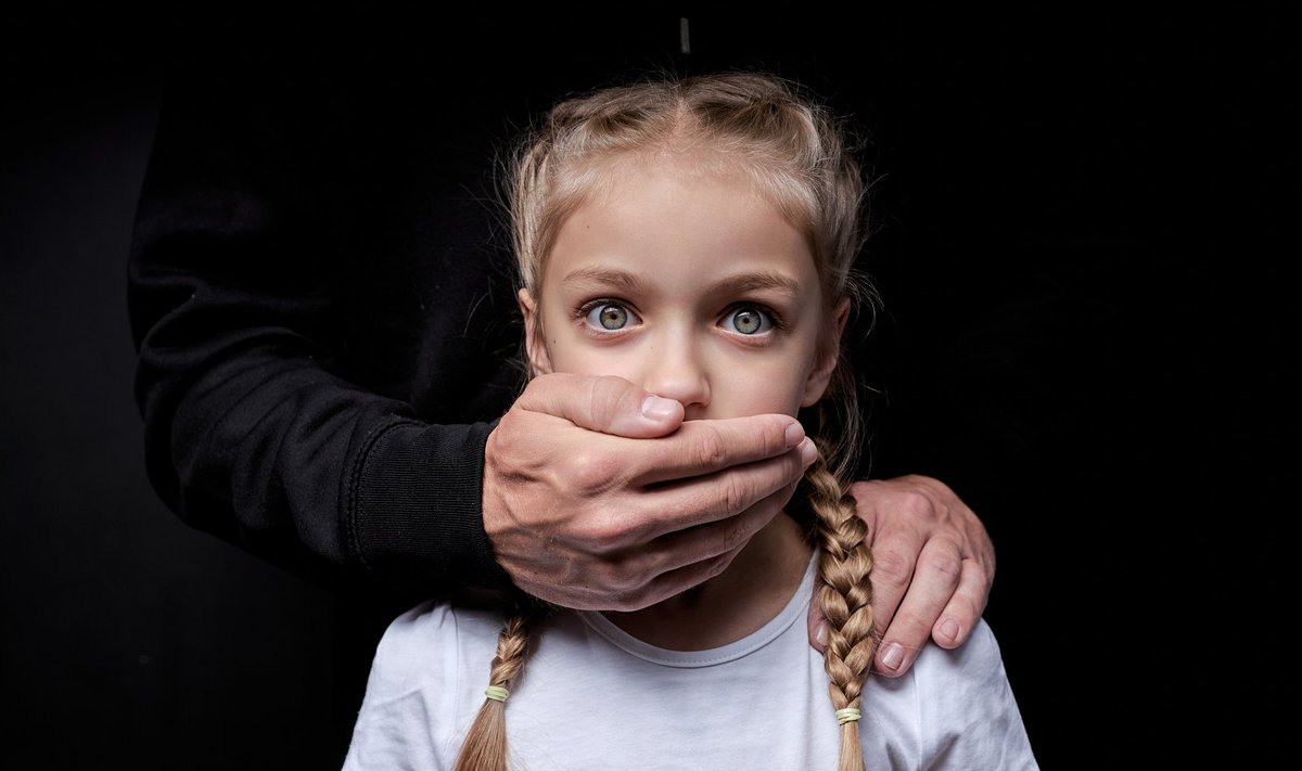 Pedofiilide ohvrid kannatavad enamasti vaikides.