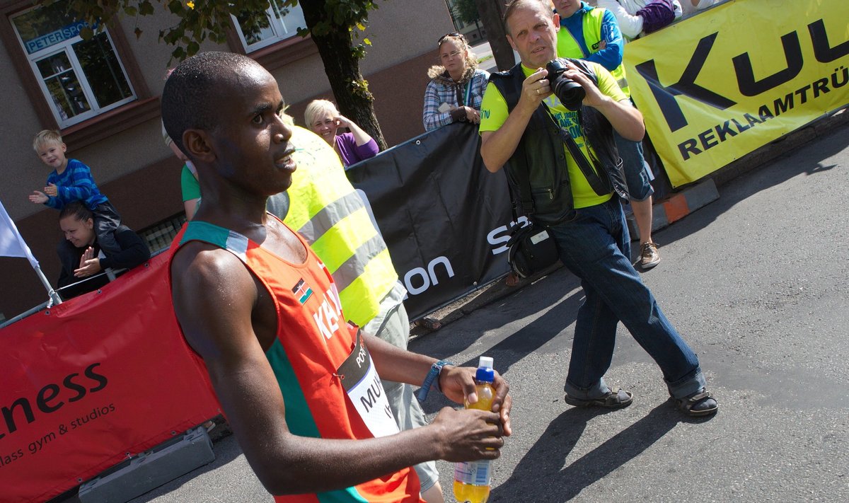 Ibrahim Mukunga Kahe Silla jooksu finišis.