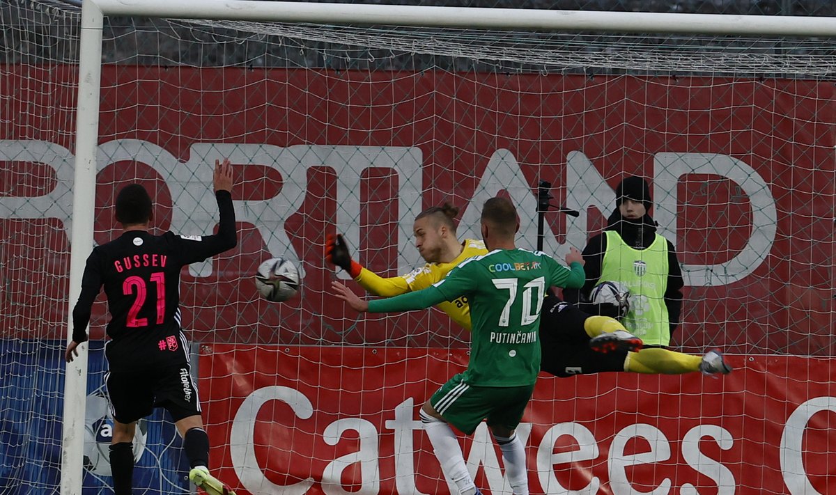 Karl Andre Vallner tegi hea esituse, kuid pidi ühe palli ikkagi võrgust korjama.
