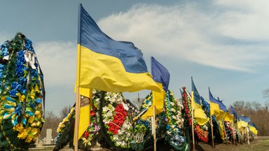Sõjal on vere hind. Igal Ukraina kalmistul lehvivad lipud