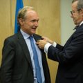 ФОТО: Президент Ильвес наградил создателя WWW высочайшим знаком отличия Эстонии