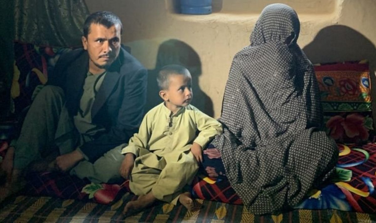 Голхима (справа) хвалит талибов: "Наши мужья, братья и сыновья гибли, а теперь с этим покончено, и мы испытываем облегчение"
