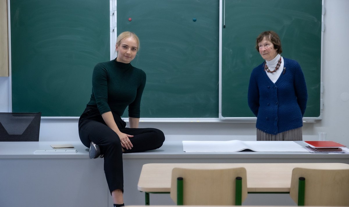Fotol Eesti kõige noorem ja kõige vanem õpetaja Sirje ja Anette