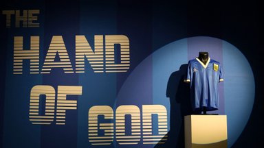 Oksjonile tuli Diego Maradona mängusärk, milles ta lõi "jumala käega" värava