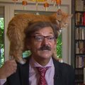VIDEO | Kass pööras intervjuu pea peale, varastas akadeemiku tähetunni ja ronis ise otse kaamerapilti