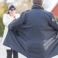 Kardinad ette: Hiltoni liputaja häirib kooliõpilasi