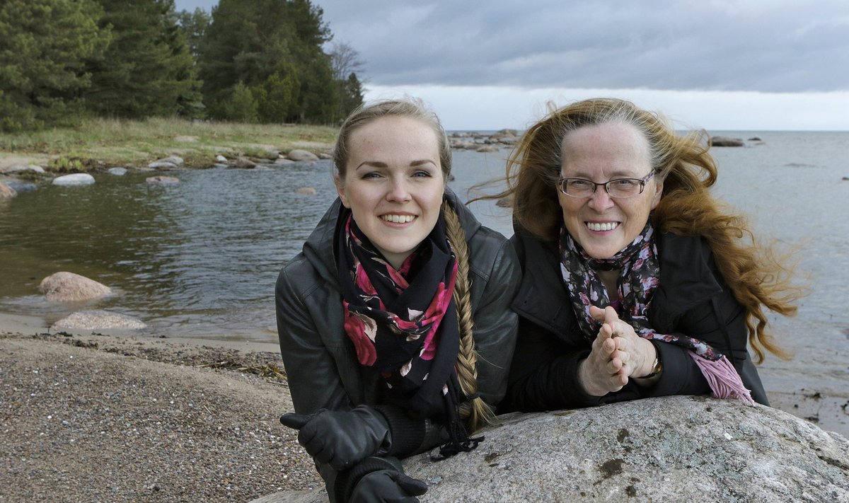 Tütar ja ema – Kadri ja Viivi Voorand Kasispeal, 2015.