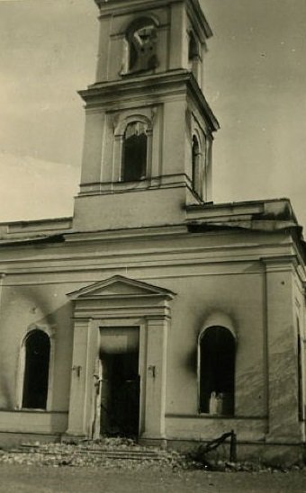 Kirik pärast põlemist juulis 1941.