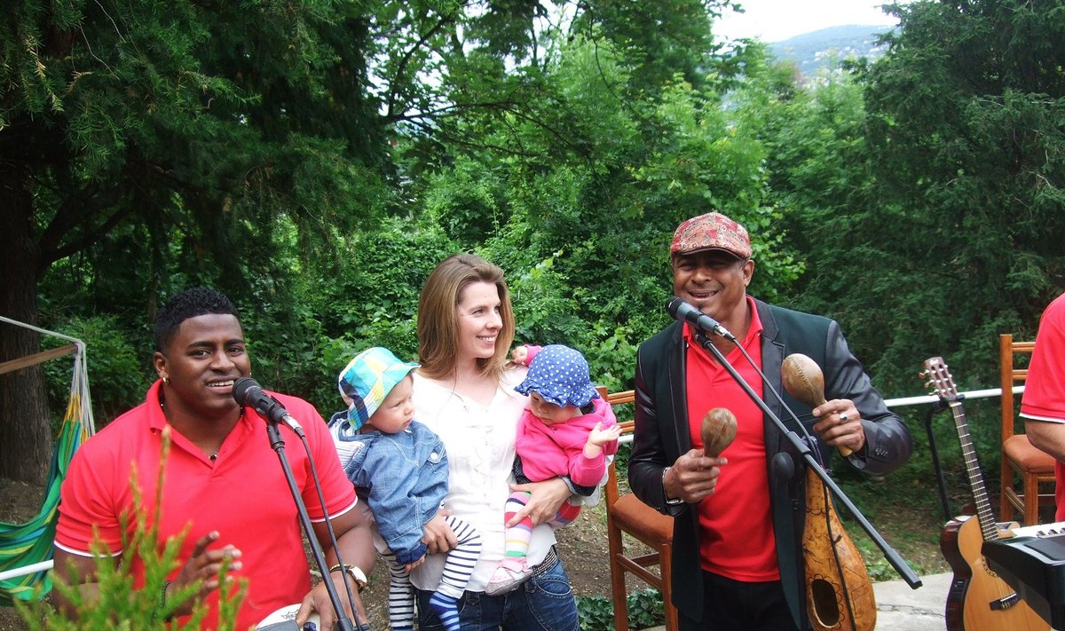 Kodune aiapidu Kuuba muusikutega.