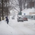ФОТО | В Тарту вовсю борются со снегом, но небольшие улицы остаются заснеженными