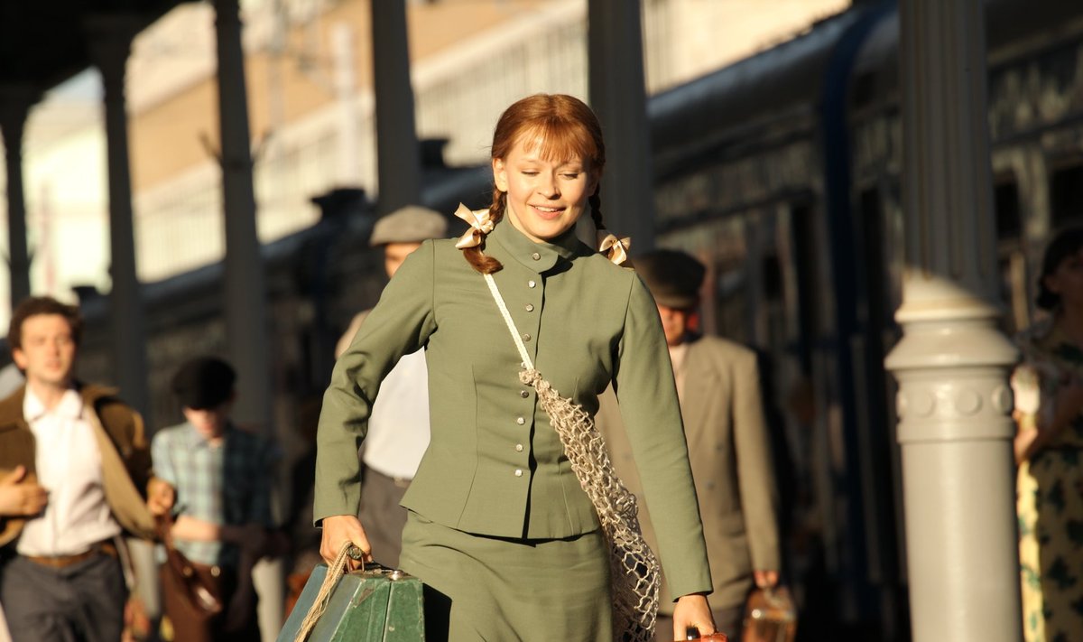 Filmivõteteks õmmeldi peaosalisele sadakond kostüümi originaalide järgi, mis kunagi kuulunud Ljudmila Gurtšenko garderoobi.