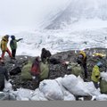 На Эвересте собрали тонны мусора