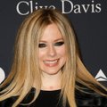 FOTOD | Milline erinevus! Avril Lavigne pani uued rinnad ja näitas need kohe ka ette