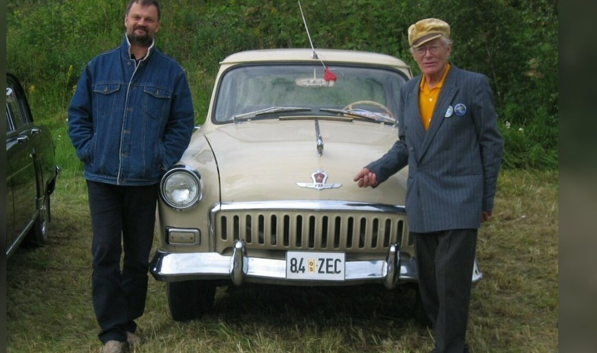 Enno Must ja isa Ants koos oma Volgaga. Aasta oli siis 2004.