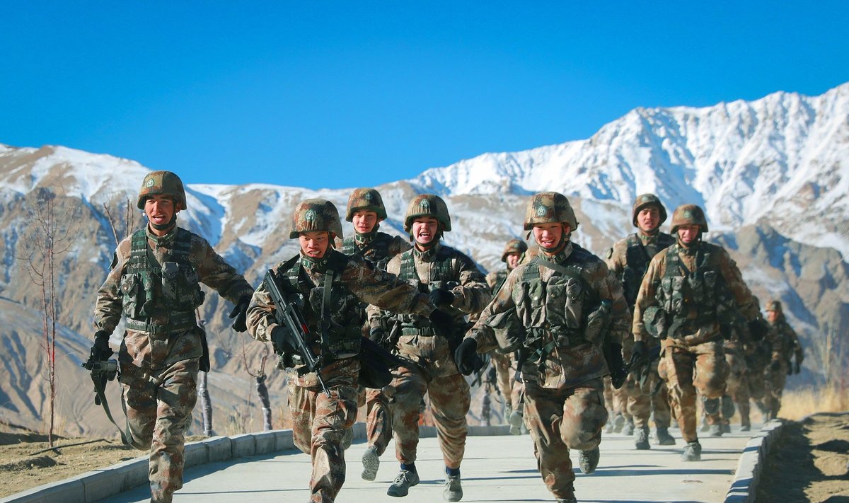 PAMIIRI MÄGIKÜTID: Hiina Rahvavabastusarmee sõdurid 2021. aasta jaanuaris õppustel Uiguuria provintsis. Väidetavasti on hiinlased rajanud sõjaväebaasi ka nn Wakhani koridori, mis asub juba Afganistani territooriumil.