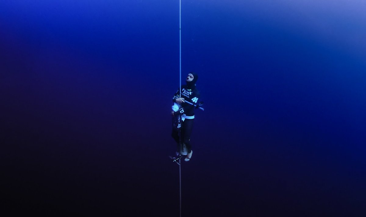 2020. aasta 1. detsembril viis Kaspar Eevald ellu oma pikaaegse unistuse – sooritas ametliku Eesti rekordi No Limitsi distsipliinis, sukeldudes ühe hingetõmbega 101 meetri sügavusele.