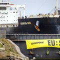 Ühiskondlik surve kasvab: Greenpeace blokeeris Venemaa kaupa vedava Kreeka tankeri sisenemise sadamasse
