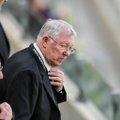 Legendaarne Sir Alex Ferguson saadeti Wembley VIP-parklast minema