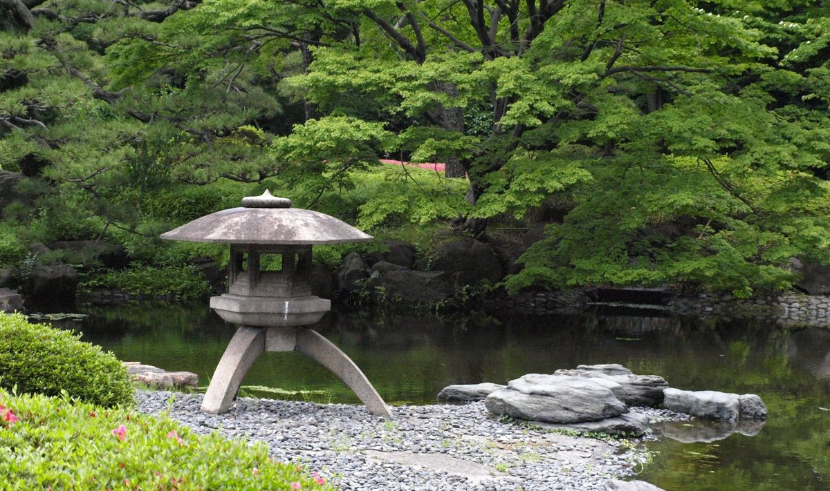 Klassikaline Jaapani kivilatern.