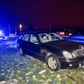 FOTOD | Viljandimaal sõitis auto vastu tänavavalgustusposti, juht oli joobes