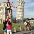 Tudengineiud Pisa torni kallutamas