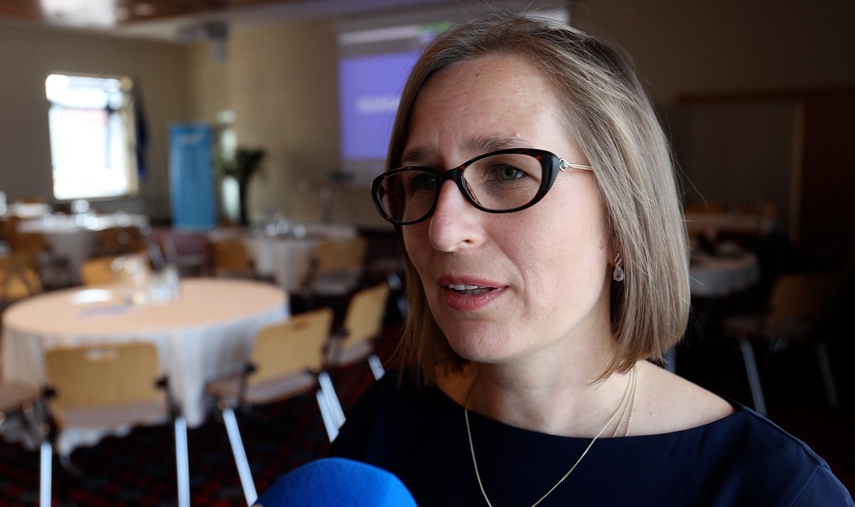 EESMÄRK PÜHENDAB ABINÕU: Justiitsminister Lea Danilson-Järg räägib lähtearvust ja lõpptulemusest. „Iga tänane ühe lapsega pere võib kunagi olla ka kümne lapsega pere.”