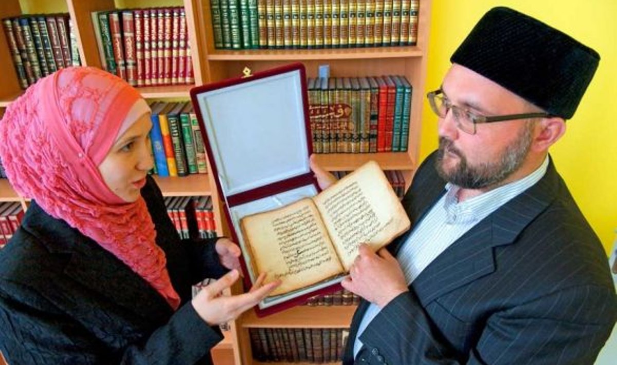MOODSAD MOSLEMID: Islamikeskuses mängib suurt rolli ka mufti Ildar Muhhamedžini naine Lia Mahmutova, kes omandas samuti Saudi Araabias islamiõiguse magistrikraadi.