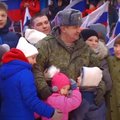„Это мой сосед“: жители Мариуполя шокированы „спасенными детьми“ на путинском параде